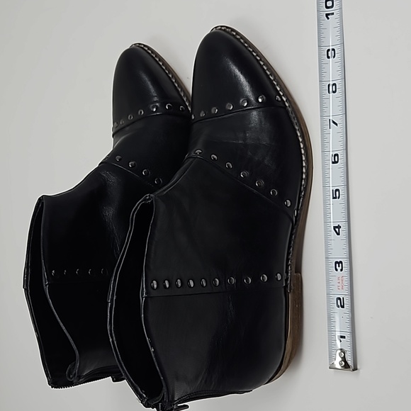 Diba True Leather Stud Cap Toe Zipper Stacked Heel Ankle Boots Size 7 - Picture 13 of 14